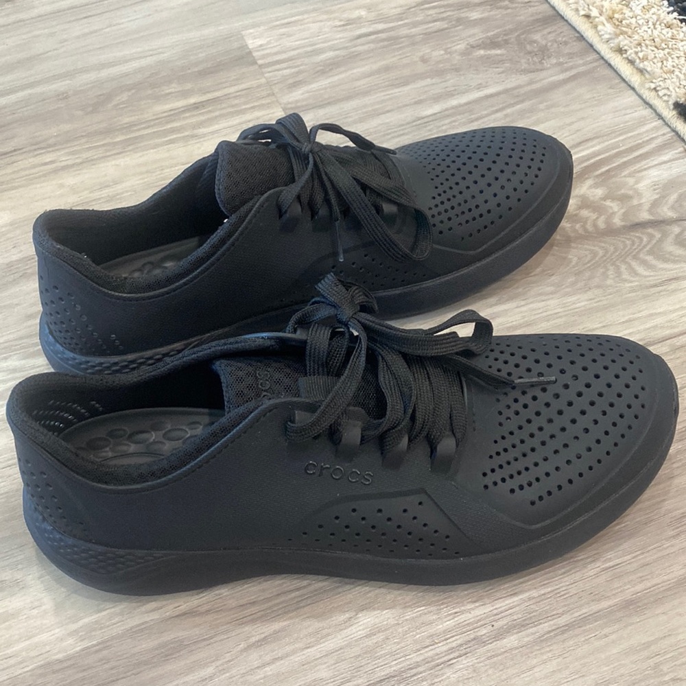 Men’s Crocs tennis shoes- worn twice size 11